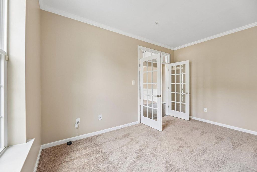 Image 18 of property listing at 9777 LEIGHLAND CT, Waldorf, MD 20603