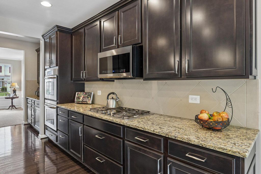 Image 3 of property listing at 9777 LEIGHLAND CT, Waldorf, MD 20603