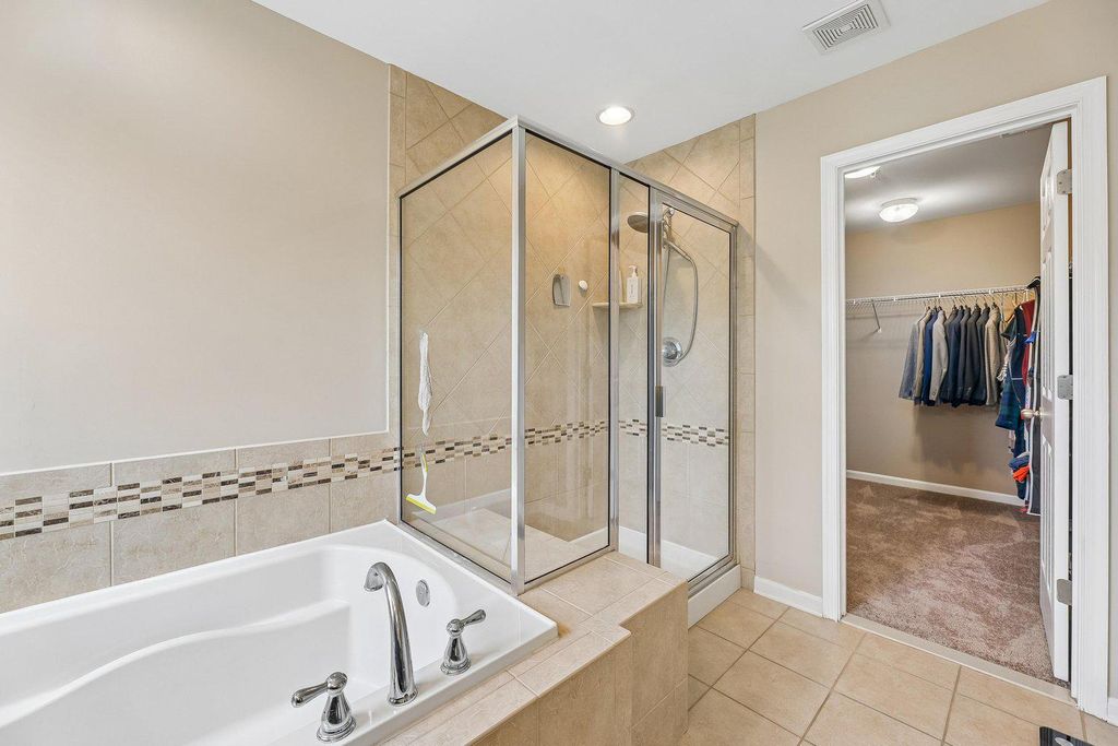 Image 23 of property listing at 9777 LEIGHLAND CT, Waldorf, MD 20603