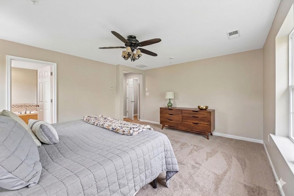 Image 24 of property listing at 9777 LEIGHLAND CT, Waldorf, MD 20603