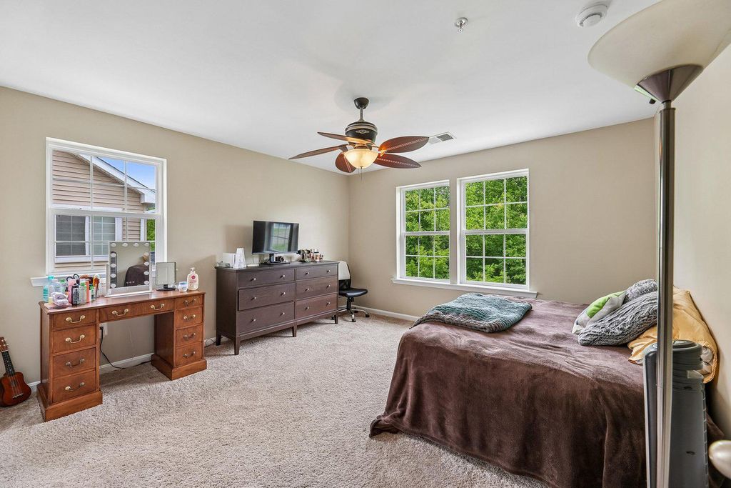 Image 28 of property listing at 9777 LEIGHLAND CT, Waldorf, MD 20603