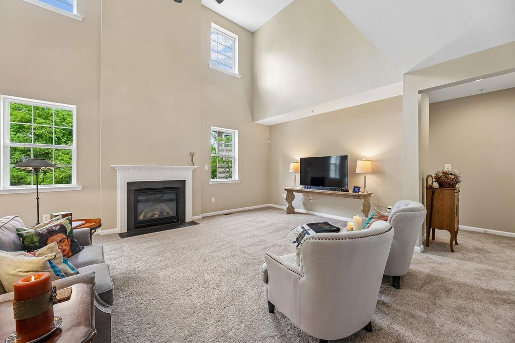 Image 4 of property listing at 9777 LEIGHLAND CT, Waldorf, MD 20603