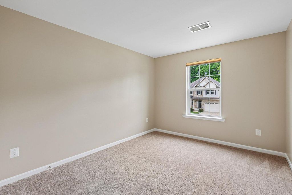 Image 34 of property listing at 9777 LEIGHLAND CT, Waldorf, MD 20603