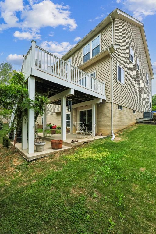 Image 46 of property listing at 9777 LEIGHLAND CT, Waldorf, MD 20603
