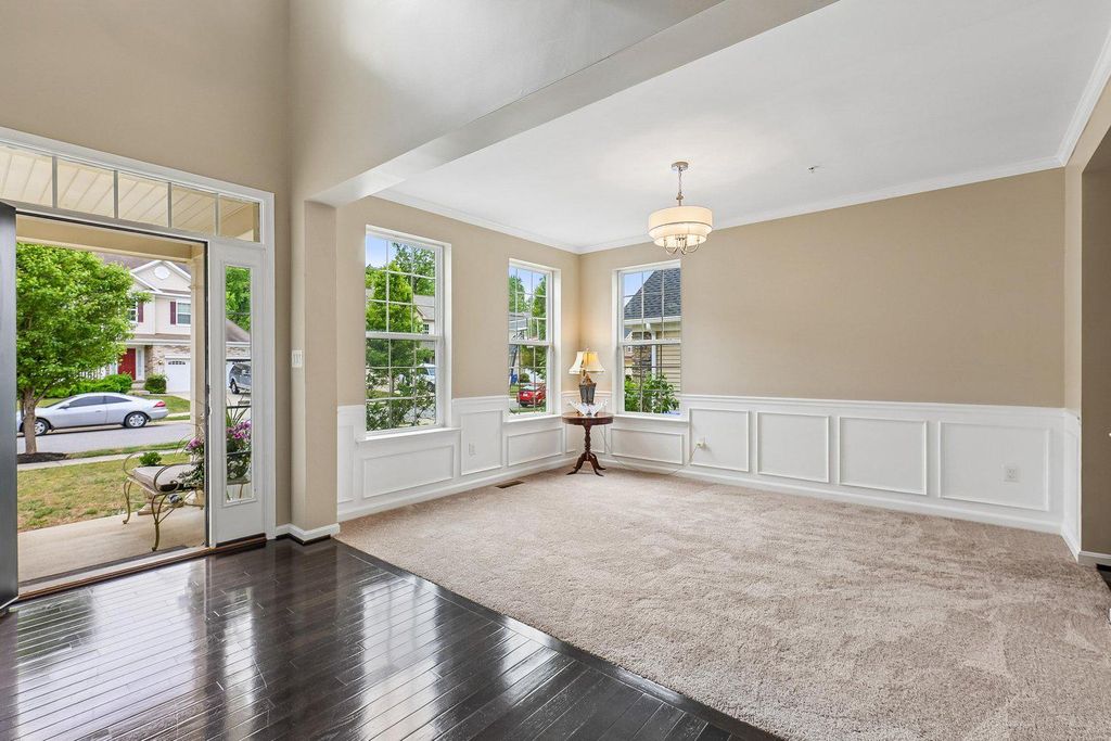 Image 6 of property listing at 9777 LEIGHLAND CT, Waldorf, MD 20603