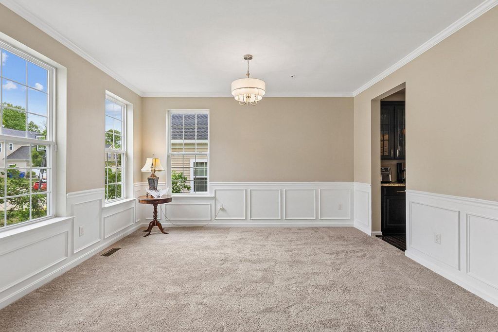 Image 7 of property listing at 9777 LEIGHLAND CT, Waldorf, MD 20603