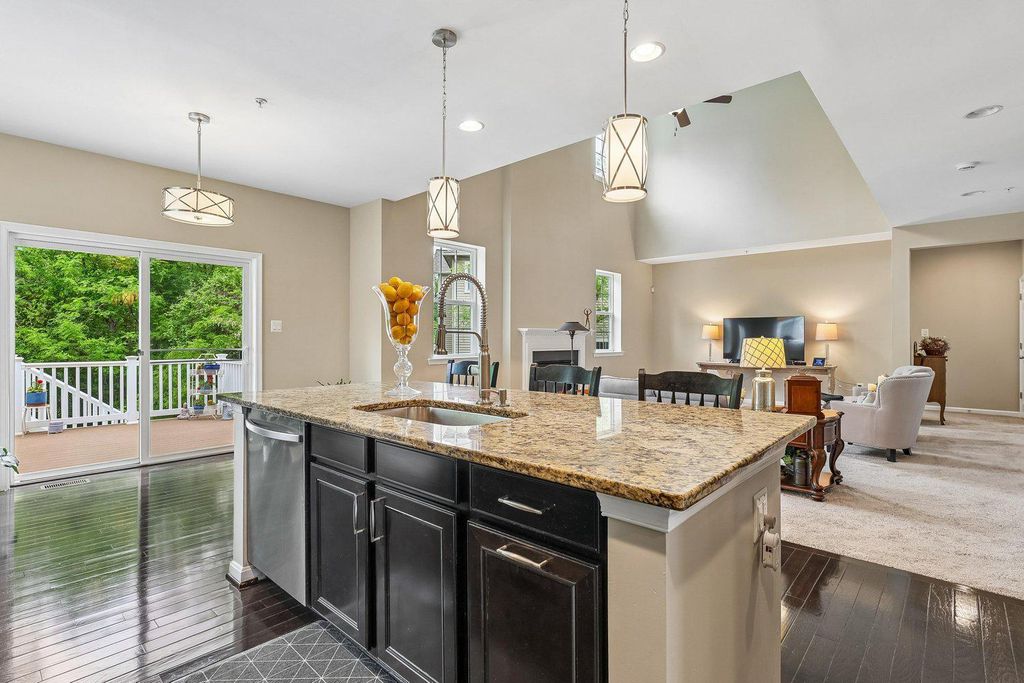 Image 10 of property listing at 9777 LEIGHLAND CT, Waldorf, MD 20603
