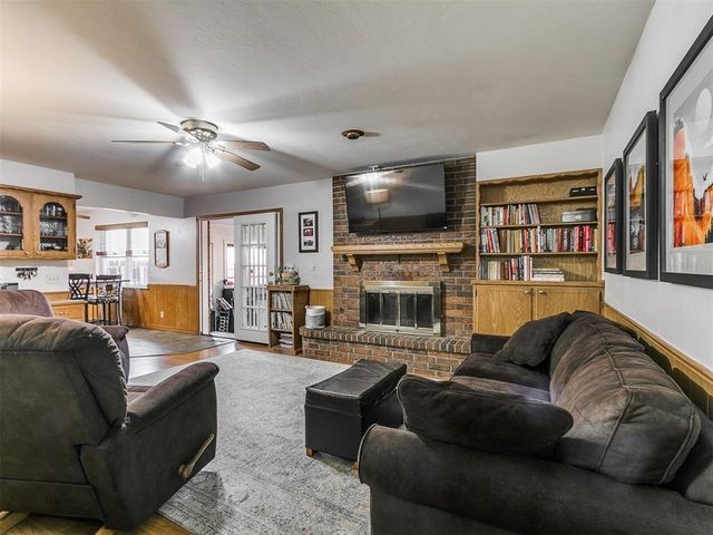 1321 S Oak Street, Kingfisher, OK 73750