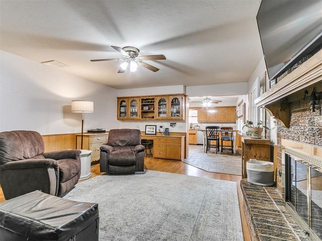 1321 S Oak Street, Kingfisher, OK 73750