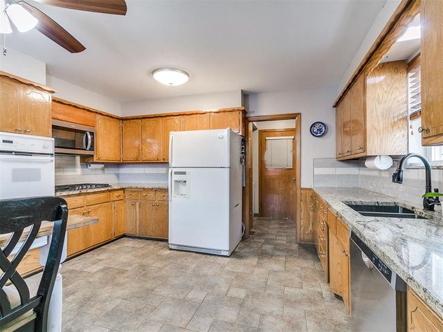 1321 S Oak Street, Kingfisher, OK 73750