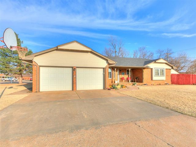 1321 S Oak Street, Kingfisher, OK 73750