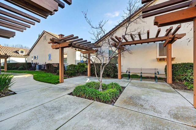 1040 Cabris Ln, Roseville, CA 95747