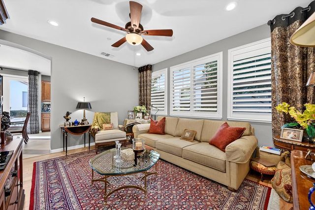 1040 Cabris Ln, Roseville, CA 95747