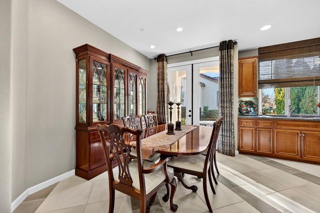 1040 Cabris Ln, Roseville, CA 95747
