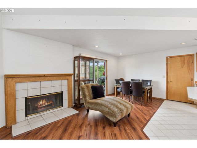 512 Se ALDER Ct, Hillsboro, OR 97123
