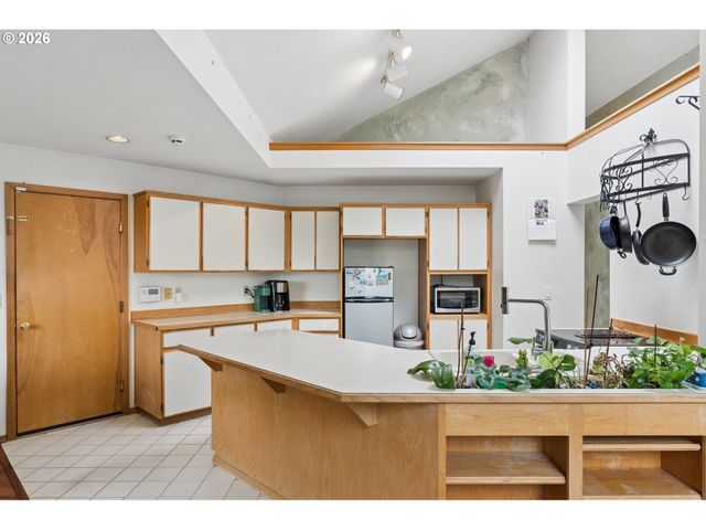 512 Se ALDER Ct, Hillsboro, OR 97123