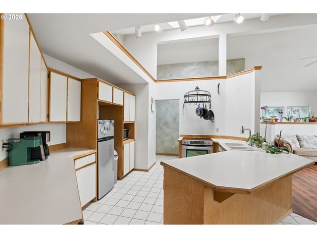 512 Se ALDER Ct, Hillsboro, OR 97123