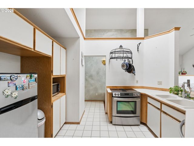 512 Se ALDER Ct, Hillsboro, OR 97123