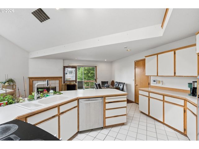 512 Se ALDER Ct, Hillsboro, OR 97123