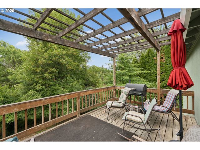 512 Se ALDER Ct, Hillsboro, OR 97123