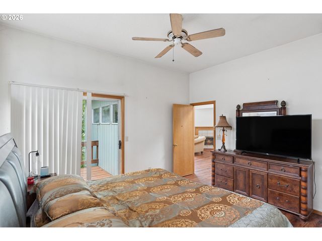 512 Se ALDER Ct, Hillsboro, OR 97123
