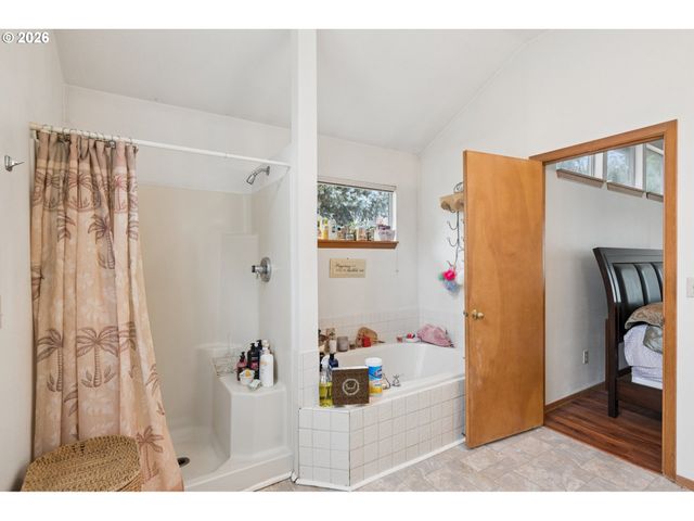 512 Se ALDER Ct, Hillsboro, OR 97123