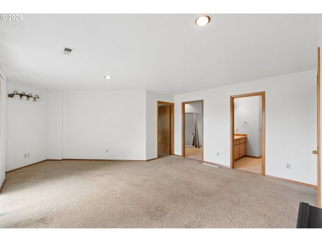 512 Se ALDER Ct, Hillsboro, OR 97123