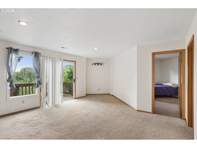 512 Se ALDER Ct, Hillsboro, OR 97123