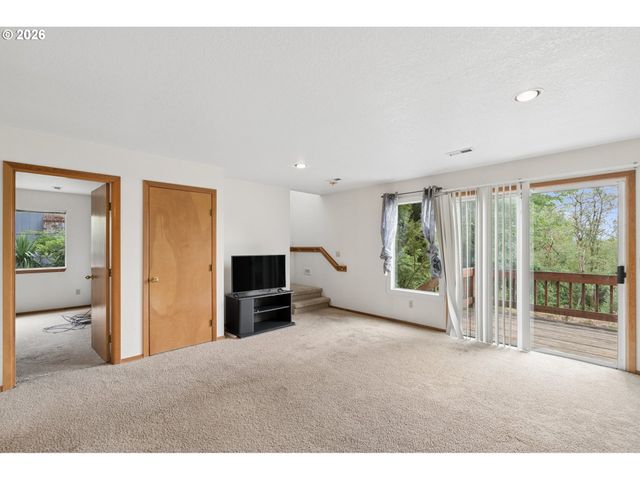 512 Se ALDER Ct, Hillsboro, OR 97123