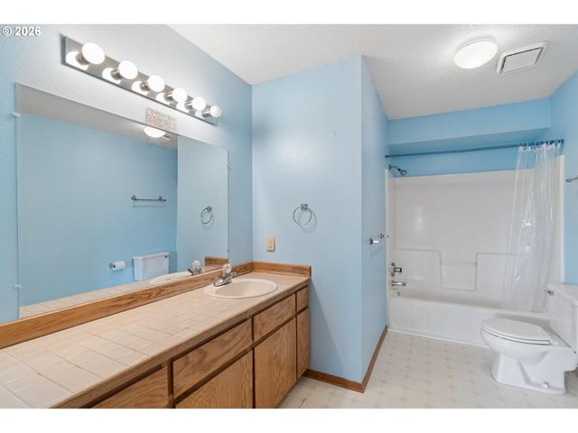 512 Se ALDER Ct, Hillsboro, OR 97123