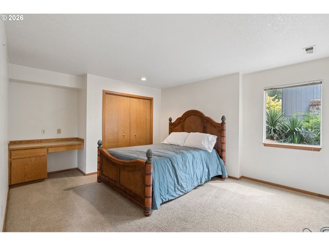 512 Se ALDER Ct, Hillsboro, OR 97123