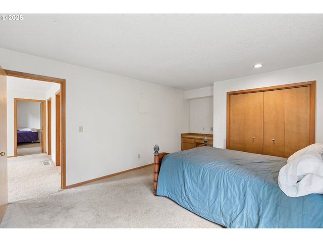 512 Se ALDER Ct, Hillsboro, OR 97123