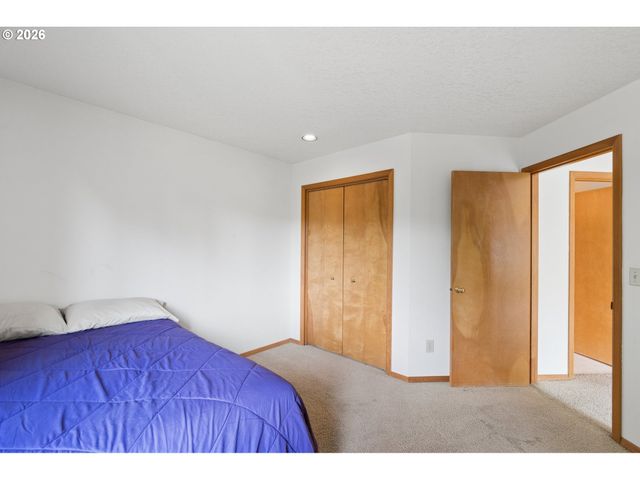 512 Se ALDER Ct, Hillsboro, OR 97123
