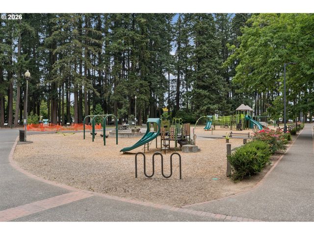 512 Se ALDER Ct, Hillsboro, OR 97123