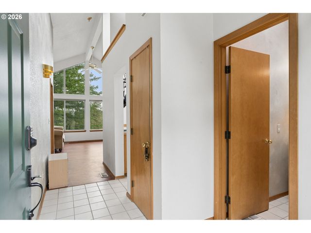 512 Se ALDER Ct, Hillsboro, OR 97123