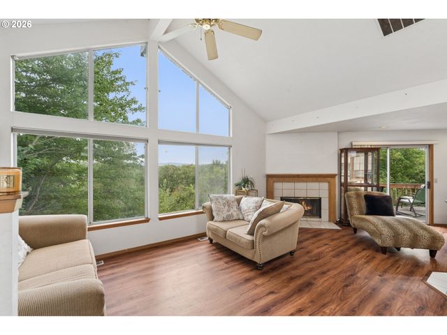 512 Se ALDER Ct, Hillsboro, OR 97123
