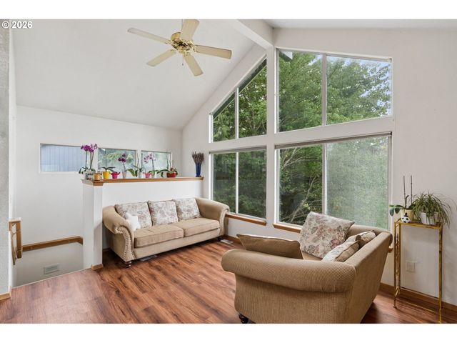 512 Se ALDER Ct, Hillsboro, OR 97123