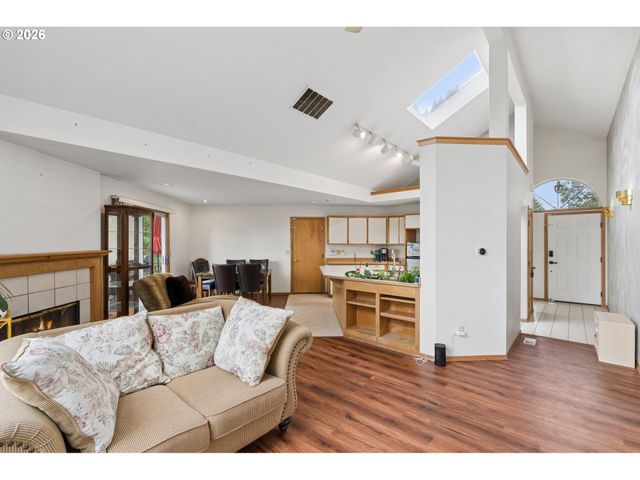 512 Se ALDER Ct, Hillsboro, OR 97123