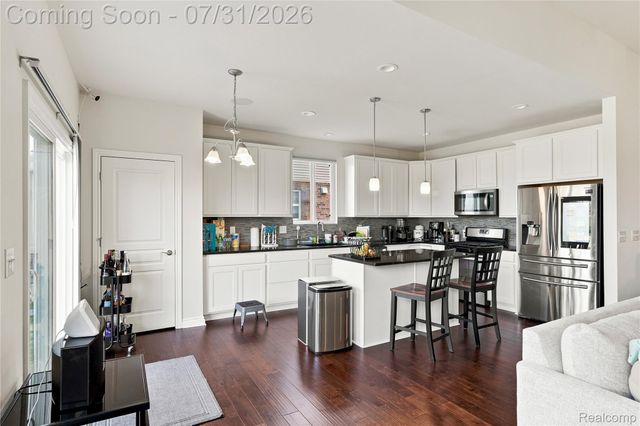 2279 Monte Vista Court, Orion Charter Township, MI 48360