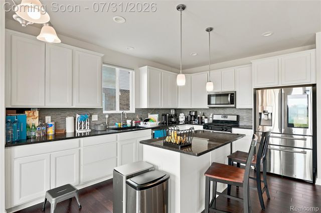 2279 Monte Vista Court, Orion Charter Township, MI 48360