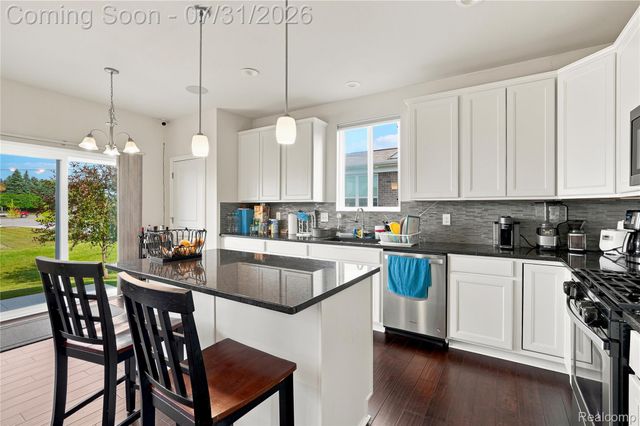 2279 Monte Vista Court, Orion Charter Township, MI 48360