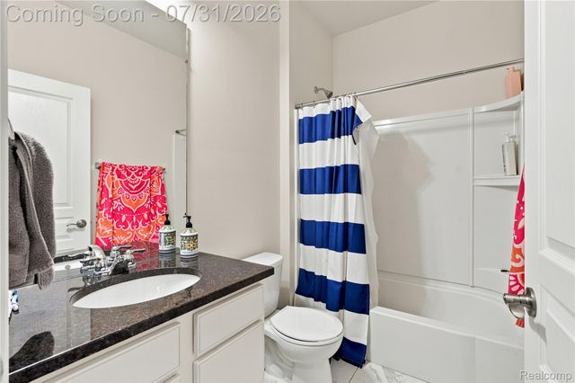 2279 Monte Vista Court, Orion Charter Township, MI 48360