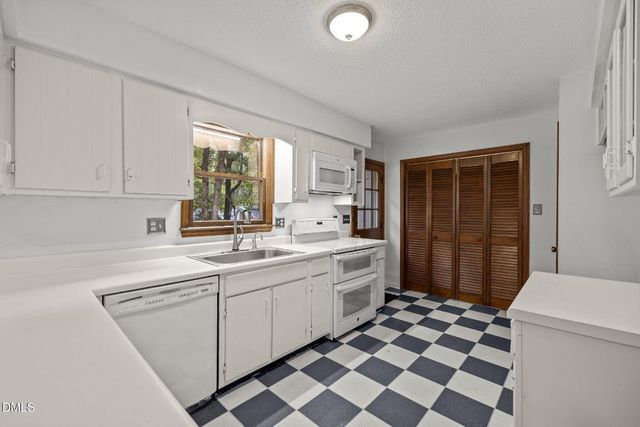 2713 Salisbury Plain, Raleigh, NC 27613