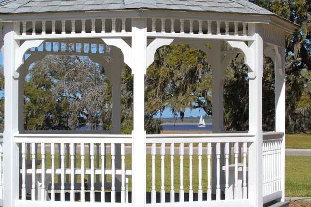 602 Millbrook Rd., Georgetown, SC 29440