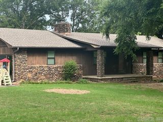 1 Rogers Drive, Morrilton, AR 72110