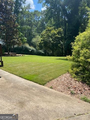 725 Navarre Drive, Stone Mountain, GA 30087