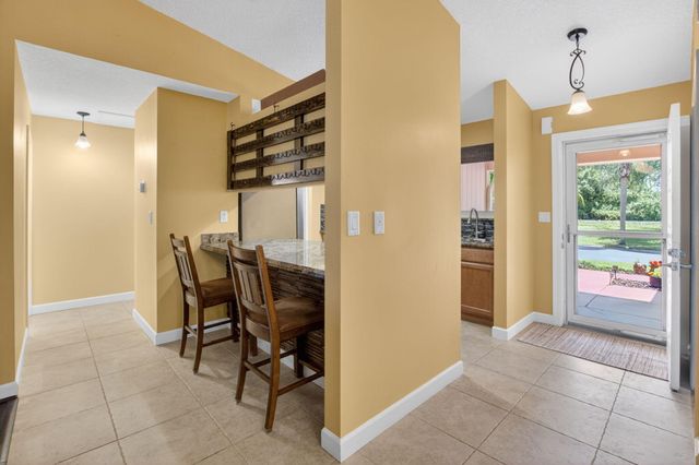 43 Mayfair Lane, Boynton Beach, FL 33426