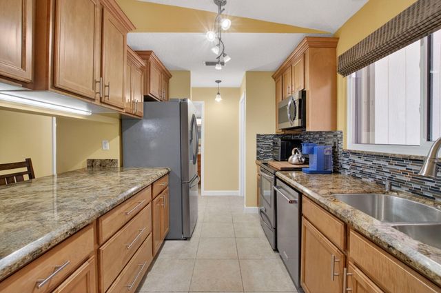 43 Mayfair Lane, Boynton Beach, FL 33426