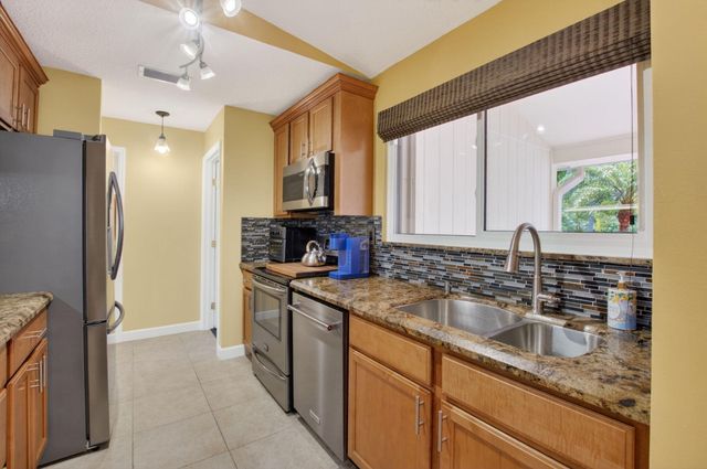 43 Mayfair Lane, Boynton Beach, FL 33426