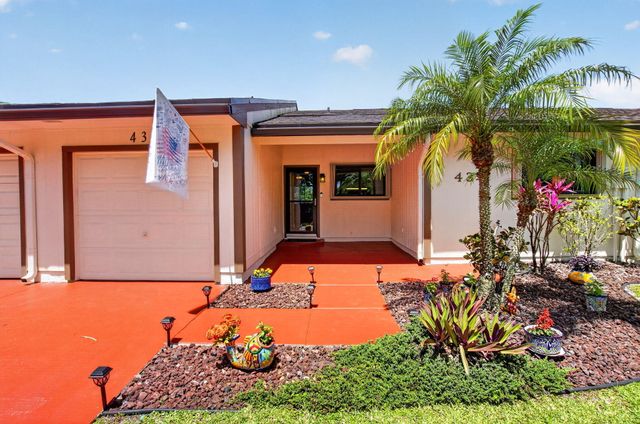 43 Mayfair Lane, Boynton Beach, FL 33426